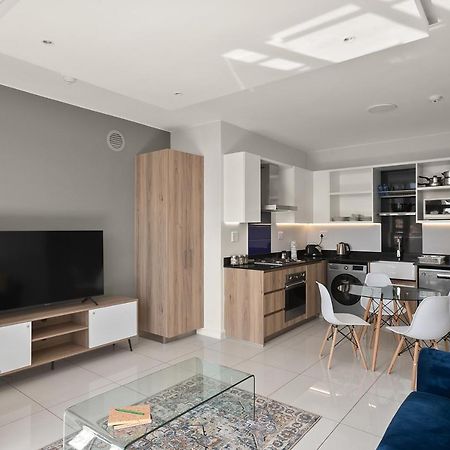 The Median Rosebank Luxury Apartment - Building With Generator Johannesburg Dış mekan fotoğraf