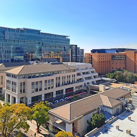 The Median Rosebank Luxury Apartment - Building With Generator Johannesburg Dış mekan fotoğraf