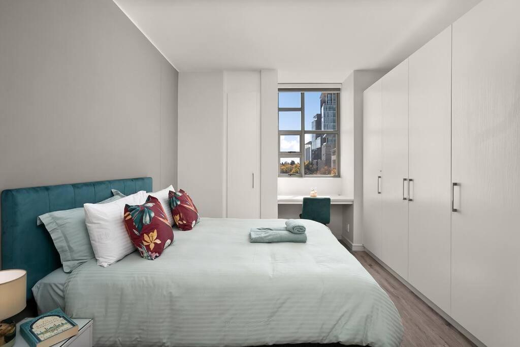 The Median Rosebank Luxury Apartment - Building With Generator Johannesburg Dış mekan fotoğraf