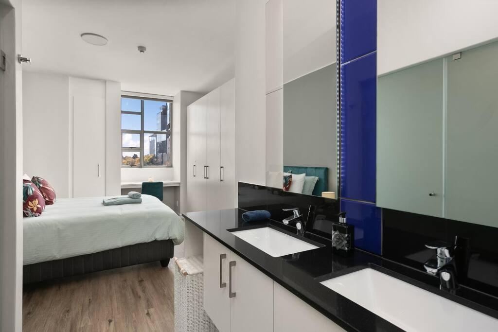 The Median Rosebank Luxury Apartment - Building With Generator Johannesburg Dış mekan fotoğraf