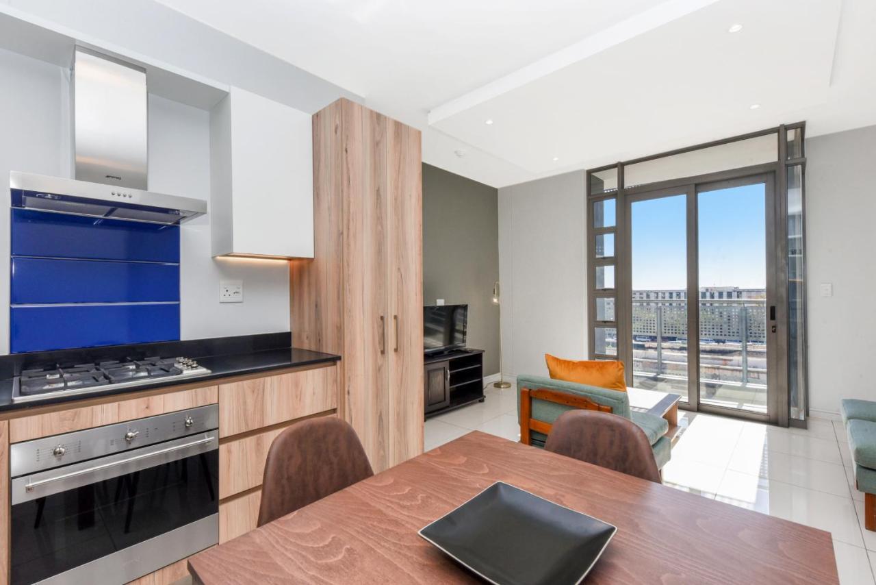 The Median Rosebank Luxury Apartment - Building With Generator Johannesburg Dış mekan fotoğraf