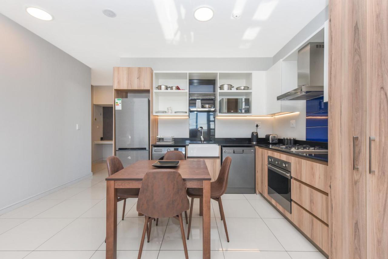The Median Rosebank Luxury Apartment - Building With Generator Johannesburg Dış mekan fotoğraf