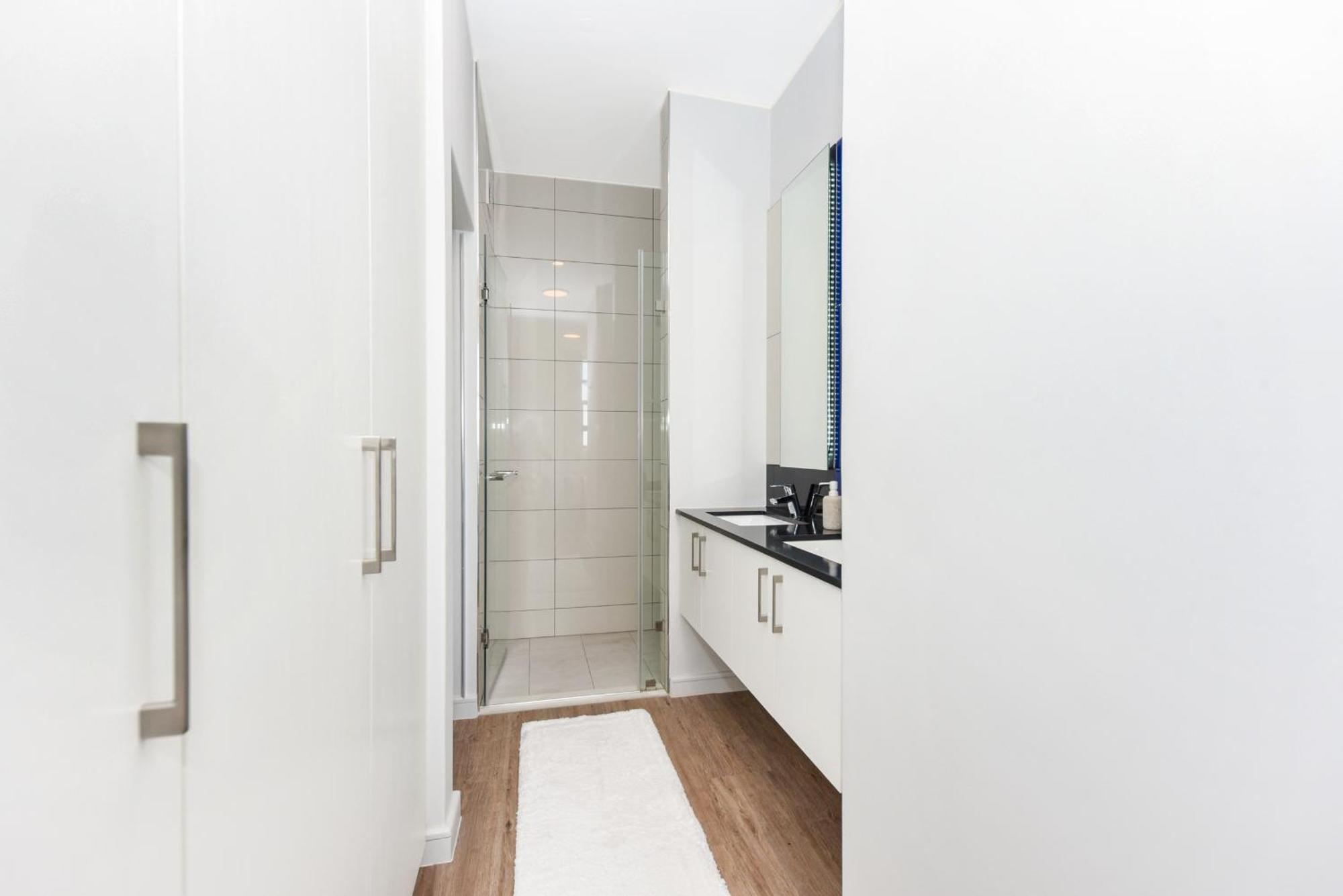 The Median Rosebank Luxury Apartment - Building With Generator Johannesburg Dış mekan fotoğraf