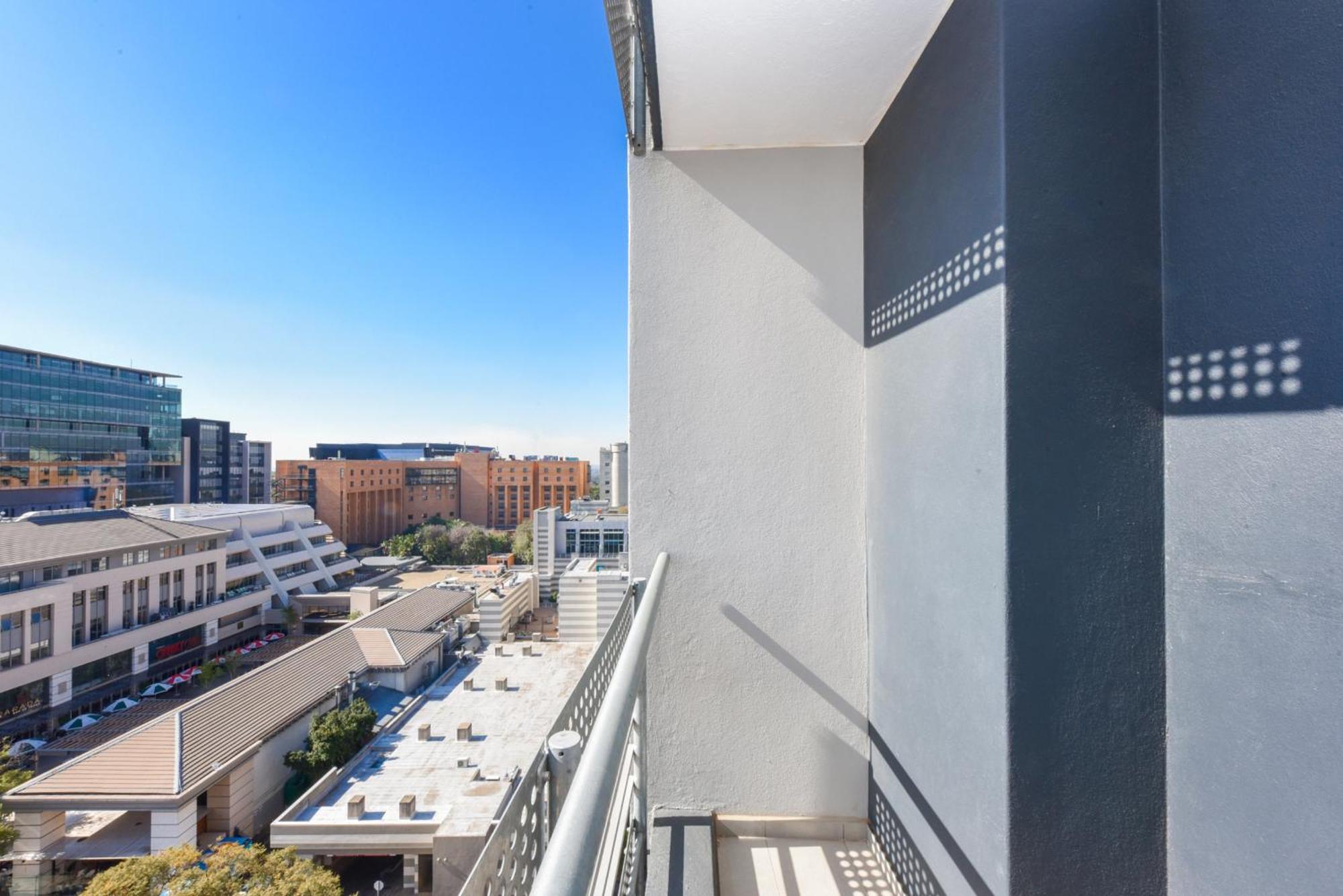 The Median Rosebank Luxury Apartment - Building With Generator Johannesburg Dış mekan fotoğraf