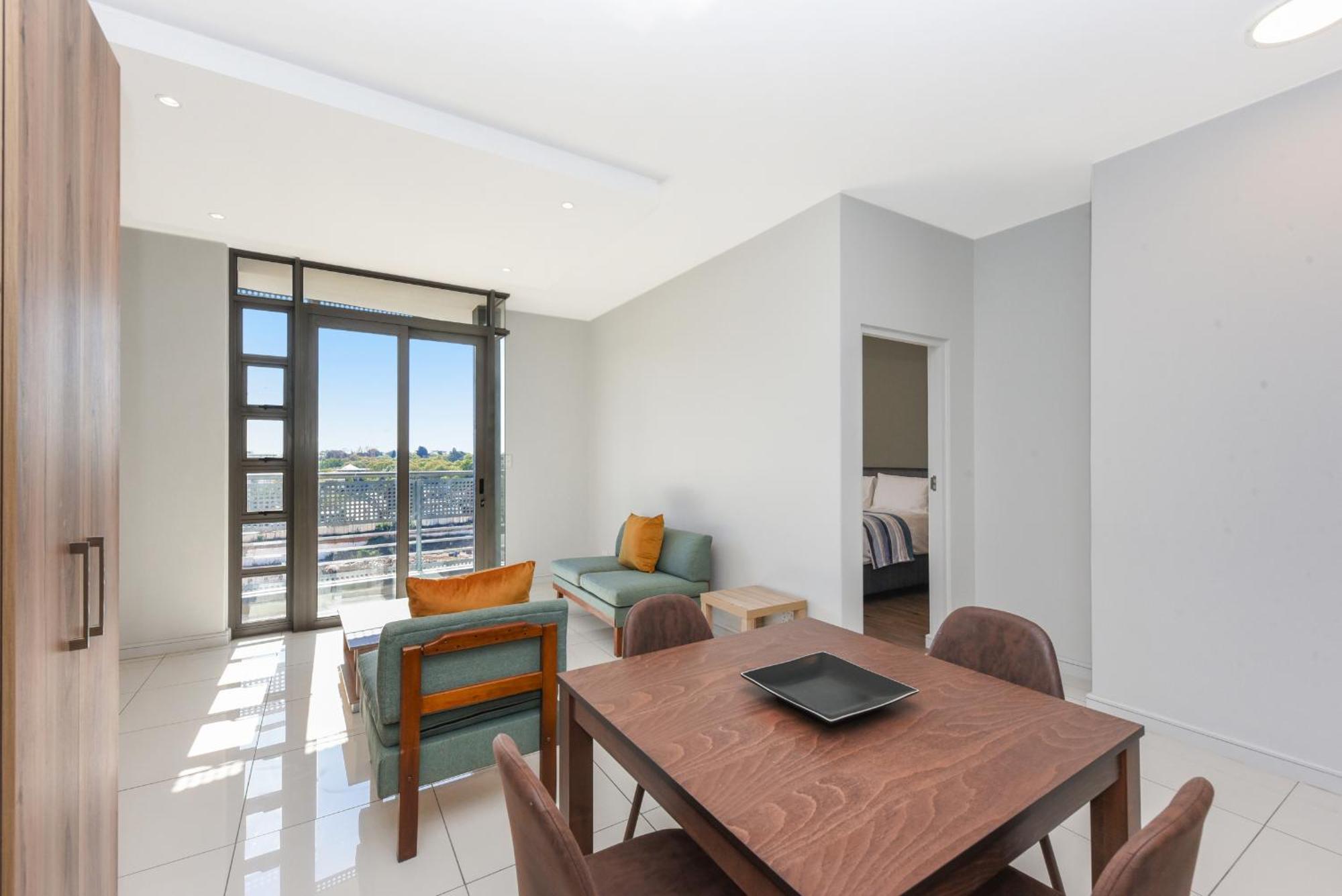 The Median Rosebank Luxury Apartment - Building With Generator Johannesburg Dış mekan fotoğraf