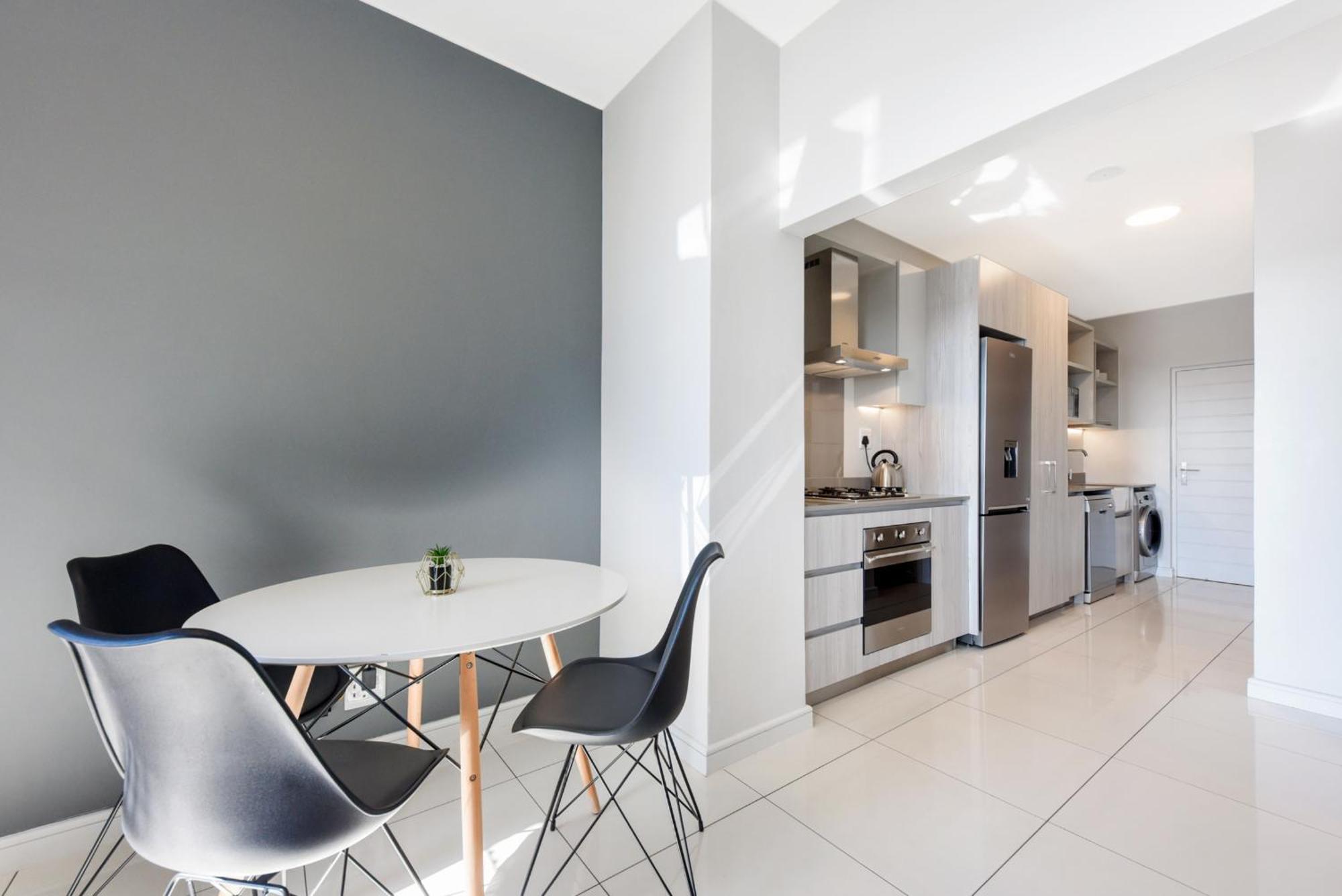 The Median Rosebank Luxury Apartment - Building With Generator Johannesburg Dış mekan fotoğraf