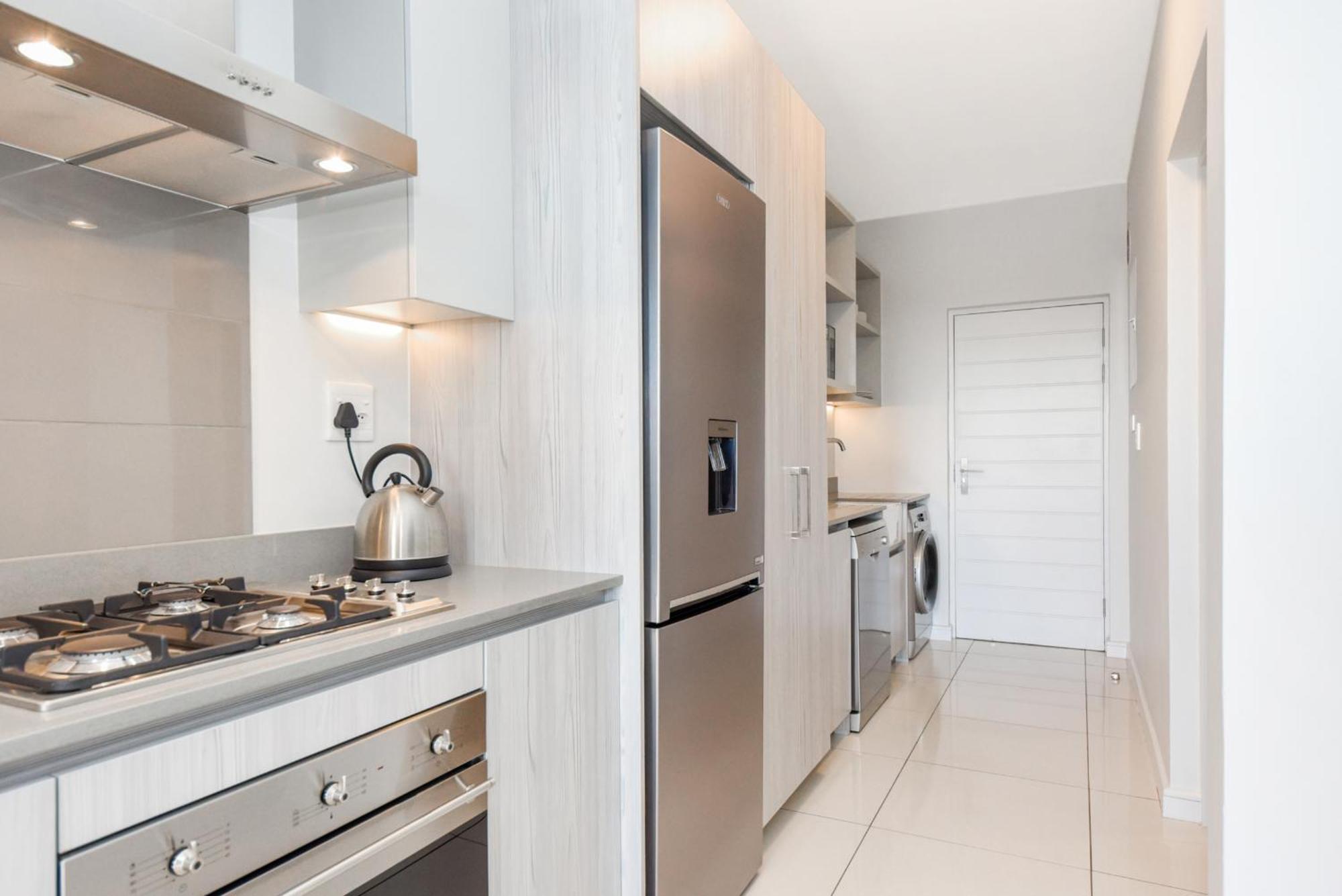 The Median Rosebank Luxury Apartment - Building With Generator Johannesburg Dış mekan fotoğraf