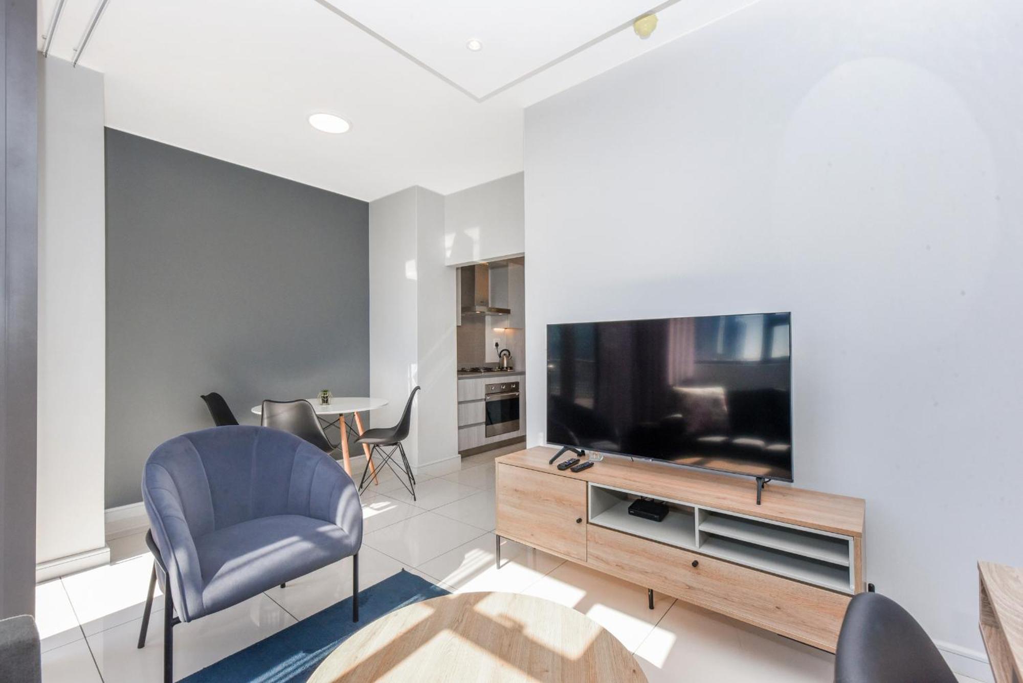The Median Rosebank Luxury Apartment - Building With Generator Johannesburg Dış mekan fotoğraf