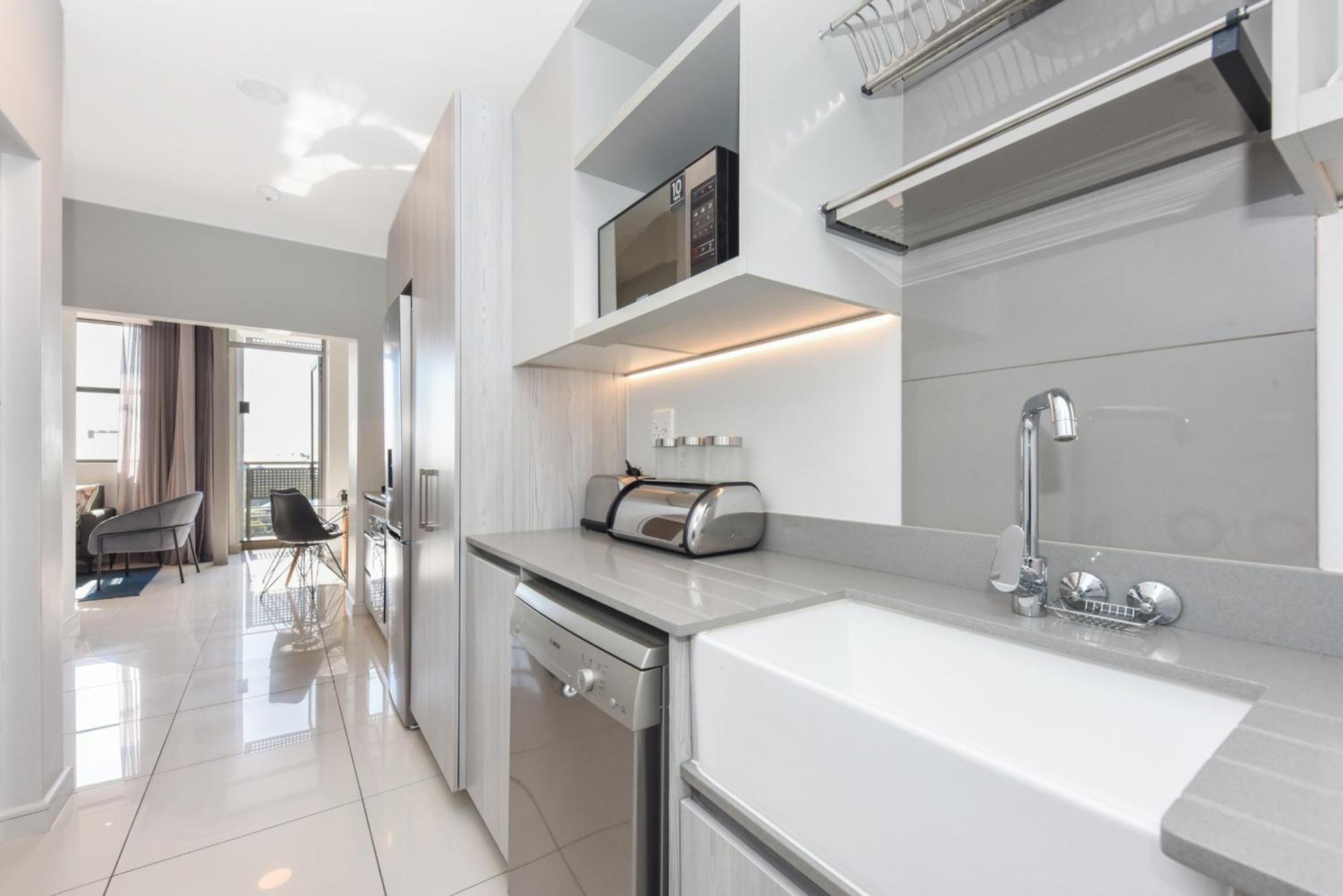 The Median Rosebank Luxury Apartment - Building With Generator Johannesburg Dış mekan fotoğraf
