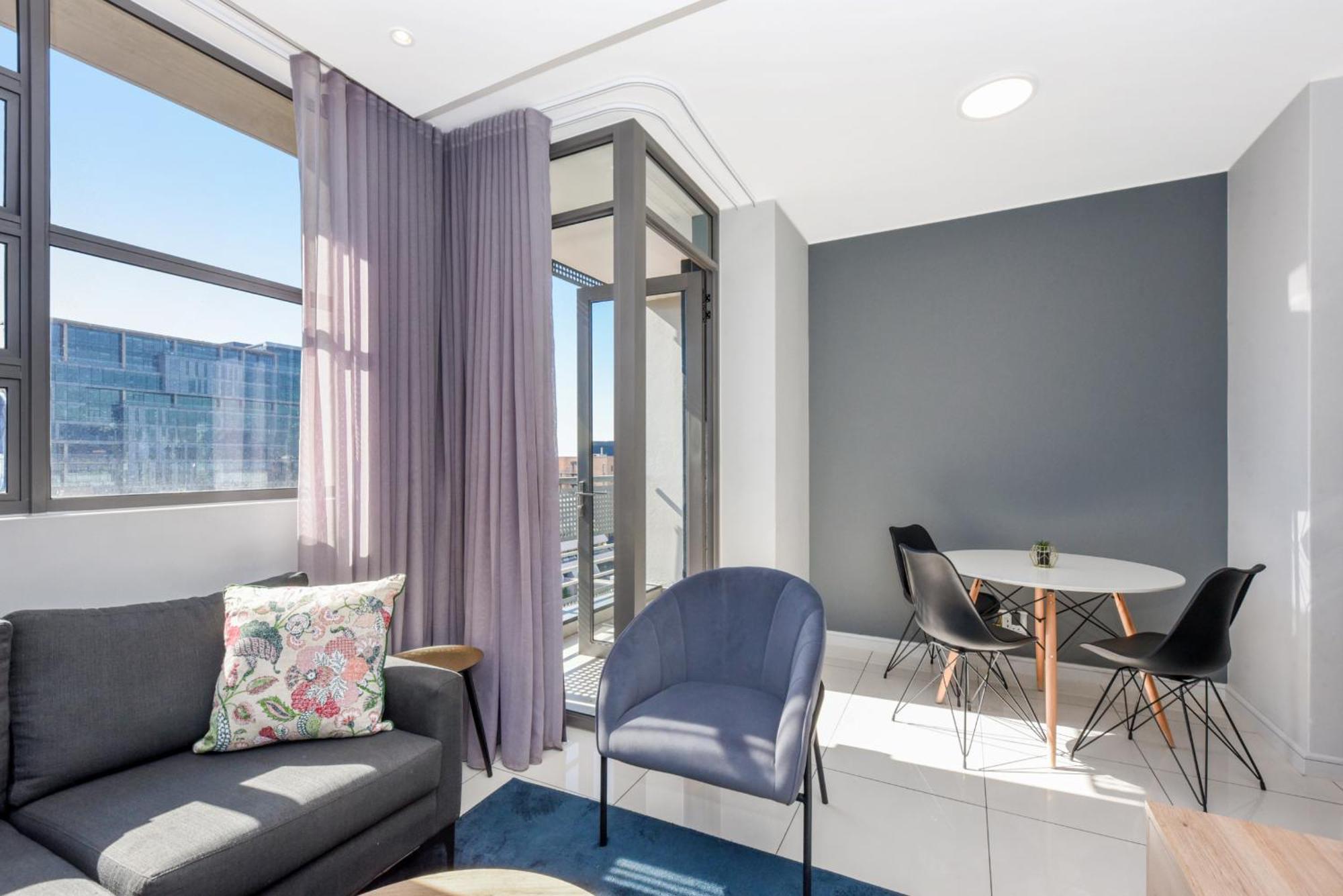 The Median Rosebank Luxury Apartment - Building With Generator Johannesburg Dış mekan fotoğraf
