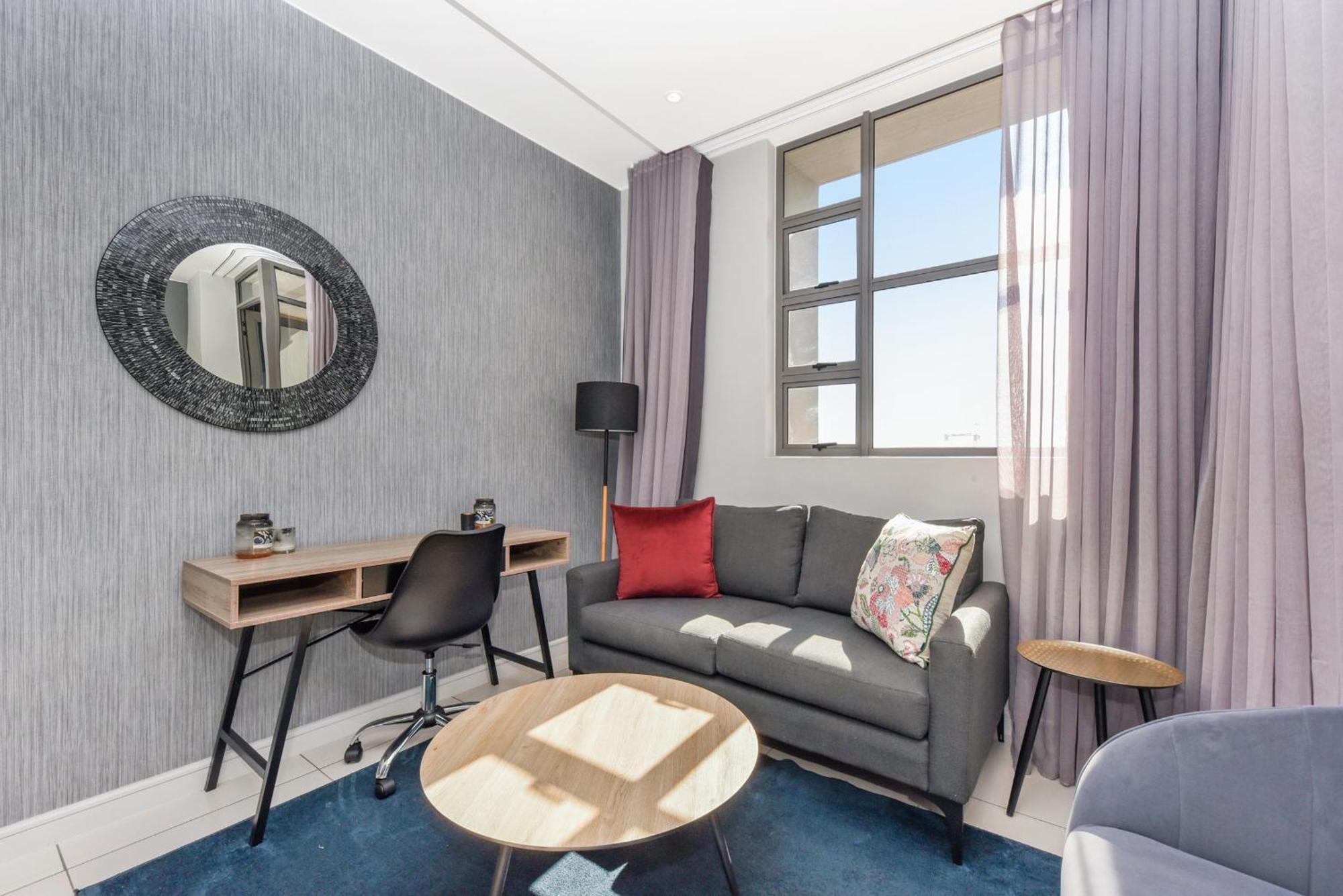 The Median Rosebank Luxury Apartment - Building With Generator Johannesburg Dış mekan fotoğraf